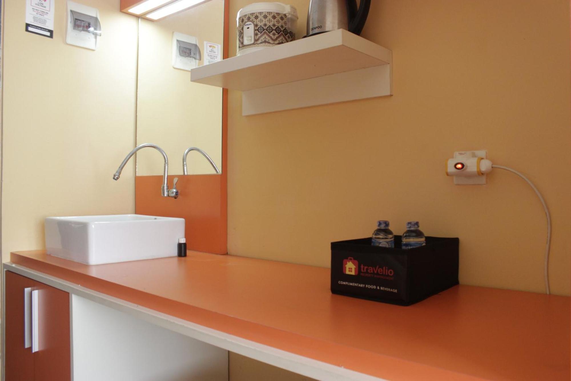 Cozy At The Jarrdin Near Cihampelas Walk By Travelio *